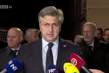 Plenković u Škabrnji: 'Bez žrtve hrvatskih branitelja, ne bi bilo slobode ni države u kojoj živimo'