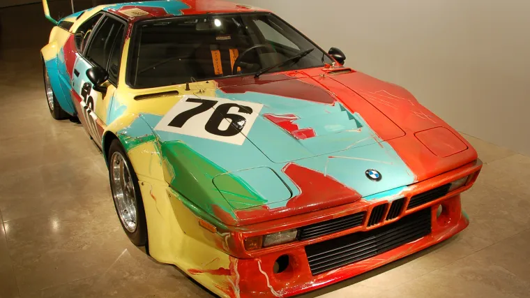 Klimatski prosvjednici u Milanu bacili bra&scaron;no na Warholov automobil