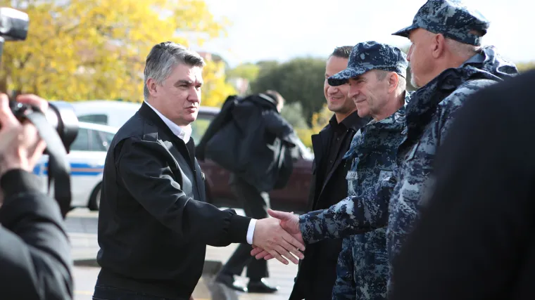 USKORO UŽIVO Predsjednik Milanović u Škabrnji daje izjavu za medije