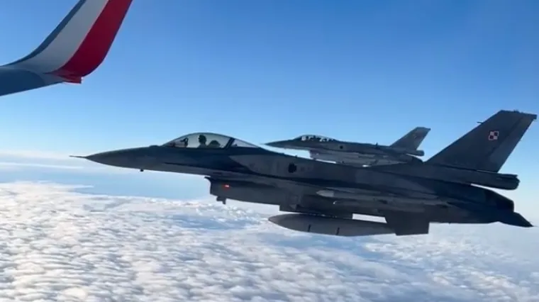 Poljsku reprezentaciju na Svjetsko prvenstvo u Katar ispratila dva lovca F-16: Snimke postale vitalni hit