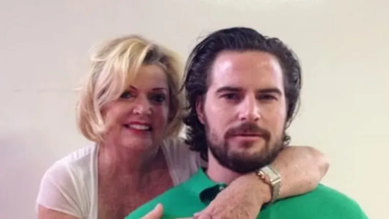 Ovo je monstrum koji je ubio vlastitu majku pa napravio 275 selfija dok mu se krv slijevala niz ruke