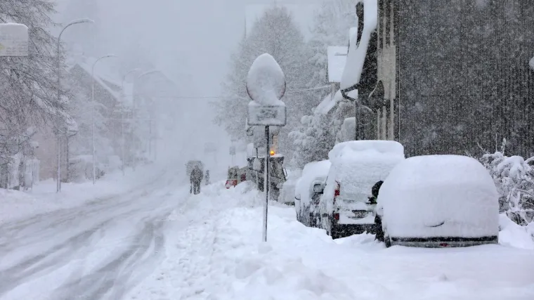 FOTO U Gorskom kotaru palo je skoro pola metra snijega, promet je otežan. Zabijelilo se i Samoborsko gorje