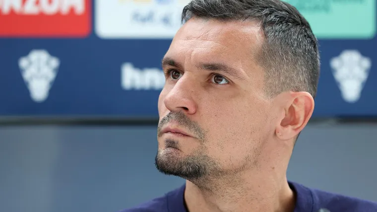Dejan Lovren ljutito oti&scaron;ao s presice za novinare: 'Koliko god vi mene otpisivali, ja ću dodavati veći gas'
