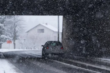Na Zavižanu 40 cm snijega, u Gorskom kotaru 27. Na snazi ograničenja u prometu i crveni meteoalarm