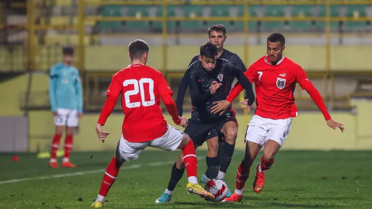 Mlada reprezentacija prokockala pobjedu u posljednjim minutama