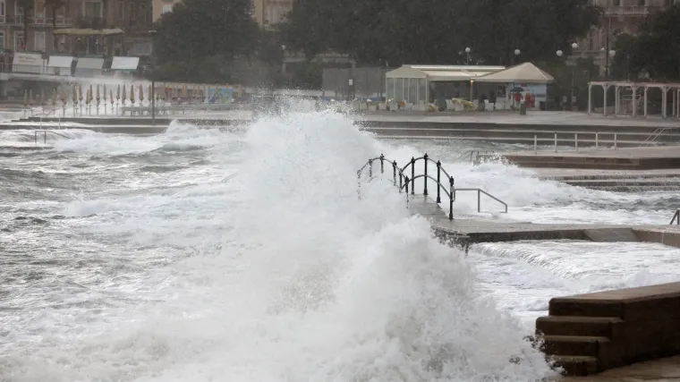 Od juga pa kroz Dalmaciju do srednje Hrvatske, pripremite se na nevrijeme. Upaljen meteoalarm