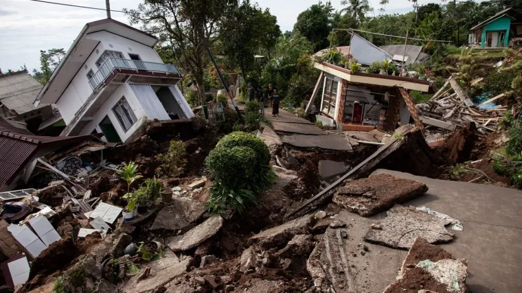 &Scaron;estogodi&scaron;njak preživio dva dana pod ru&scaron;evinama nakon razornog potresa: 'Jo&scaron; je disao...'