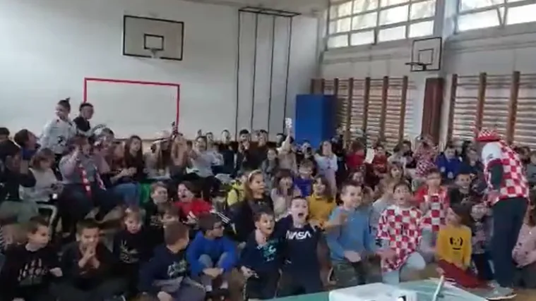 Od &scaron;kola do kafića i Sabora, za Vatrene se navijalo posvuda! Po&scaron;aljite nam i vi svoje snimke