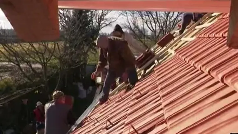 Požar je uništio dom obitelji Kedmenec iz Vinkovaca, no danas su dobili krov nad glavom: 'Danas se osjećam uzvišeno, sretno...'