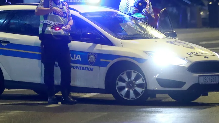 Mladić automobilom udario u kuću. Te&scaron;ko je ozlijeđen, drugo dvoje tinejdžera bori se za život