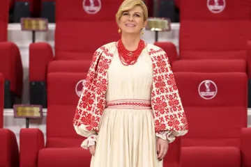 Ma kakva Ivana Knoll, Kolinda u narodnoj nošnji ukrala šou na tribinama