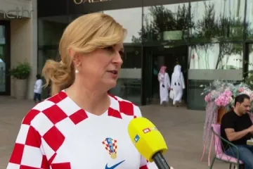 Bivša predsjednica spremna za utakmicu: 'Ovdje me svi prepoznaju i svi žele selfie. Donijela sam nošnju, ali...'