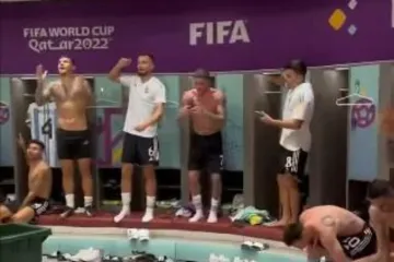 Pogledajte ludilo u svlačionici Argentine nakon pobjede: Messi polugol, pjesma i skakanje po stolovima