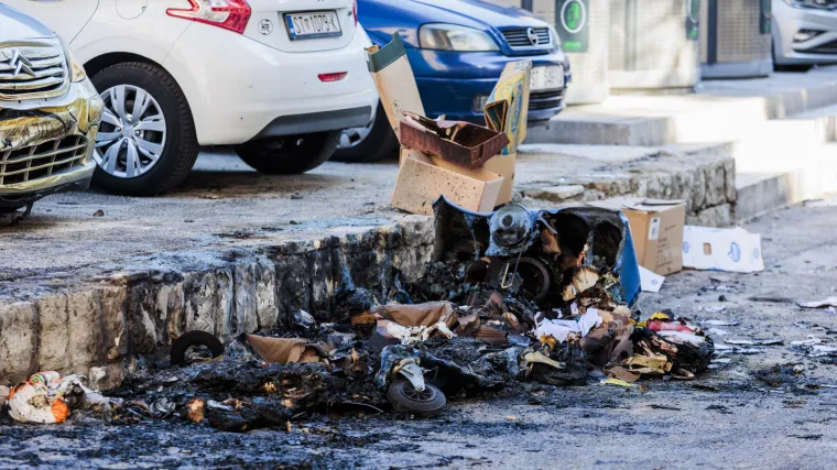 U Splitu opet gorjeli kontejneri, o&scaron;tećena vozila... Policija tapka na mjestu