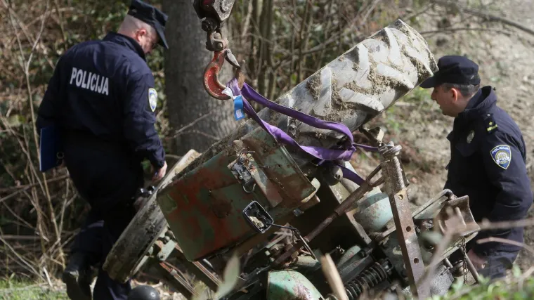 Tragedija pokraj Vinkovaca: Mu&scaron;karac traktorom sletio u kanal i preminuo