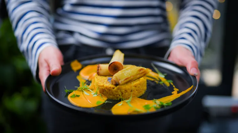 Blagdani u Be&scaron;tiji miri&scaron;u na jabuke, janjetinu i kru&scaron;ke i zovu na jo&scaron;