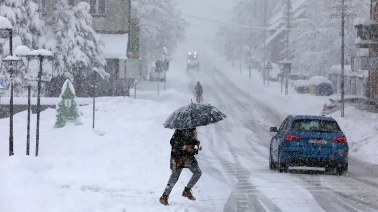 Stiže nam prava zima: Susnježica i snijeg već su zahvatili dio zemlje, a ima i slabe ki&scaron;e
