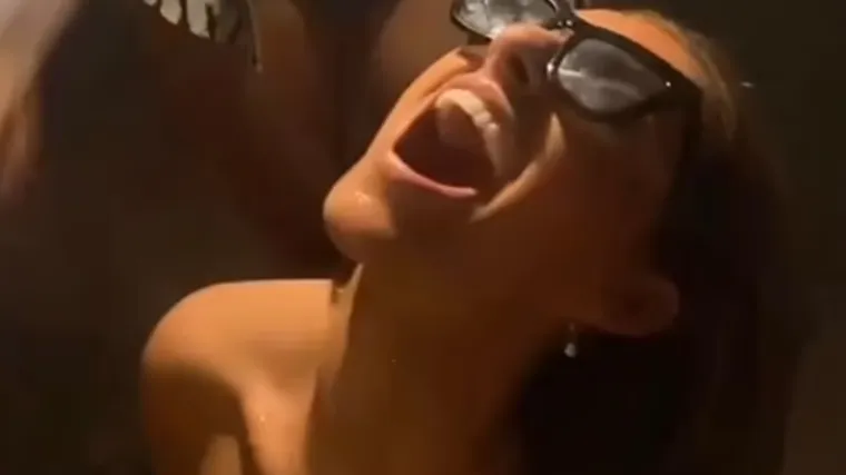 Raskalašeni tulum velških wagsica: Propisno su se osramotile, pijane i polugole padale po podu