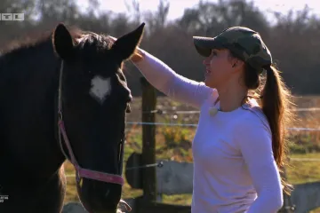 Pogledajte kako izgleda Monikin ranč nedaleko Siska! Konji, psi, mačke, ma idila za poželjeti!