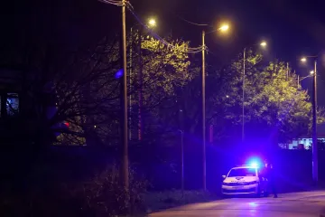 U naletu vlaka na automobil poginula 44-godišnjakinja, vozilo je odbačeno u potok