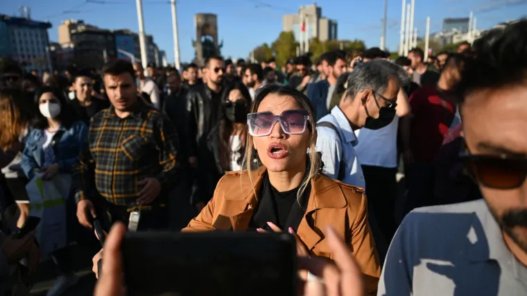 Nakon smrti mlade djevojke koja je digla Iran na noge ukinuta moralna policija: 'Žene se moraju slobodno kretati'