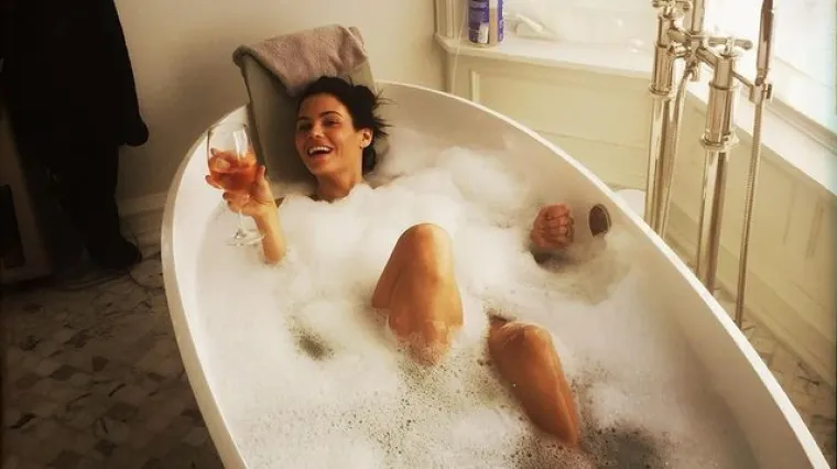 Intimni trenuci koji su završili u bespućima interneta: Ovi su slavni (ne)namjerno otvorili vrata svoga - toaleta!