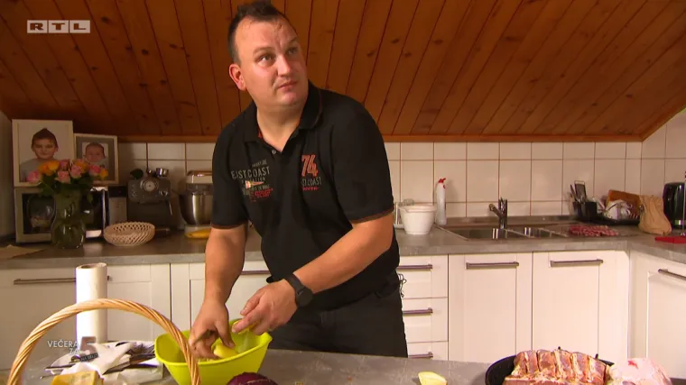 Gosti su se dobro zabavili i najeli kod Jure koji je tijekom večere pričao samo o jednom