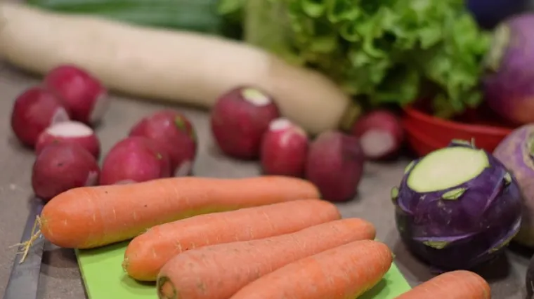 Salata od rotkvice i mrkve poslužite kao prilog uz sve vrste glavno jela