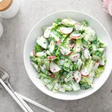 Jednostavna i hrskava: Salata od rotkvica i mladog luka idealna za blagdanski ručak