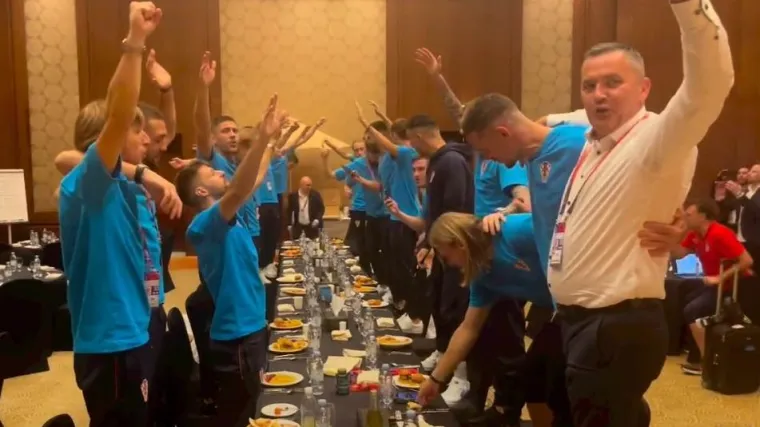 VIDEO Izbornik Dalić snimio raspjevane Vatrene u hotelu: Pali su na Thompsonov hit