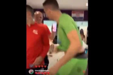 Pojavila se snimka slavlja: Sluša se legendarni Dino Dvornik, a igrači pokazuju svoje plesne vještine