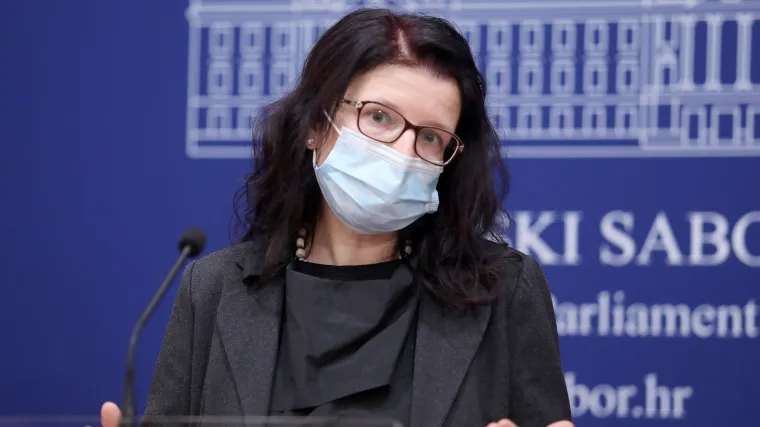 Oporbena zastupnica: 'Liječnicima su plaće rastu za 1500, a spremačicama 100-tinjak kuna'