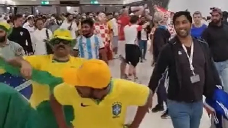 Ovo će biti spektakl. Pogledajte 'rat' hrvatskih i brazilskih navijača uoči spektakularnog dvoboja na Mundijalu