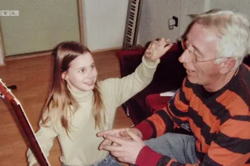 Znate li tko je glazbenica s fotografije? Snimala je s pokojnim Oliverom, a danas također osvaja glazbenu scenu