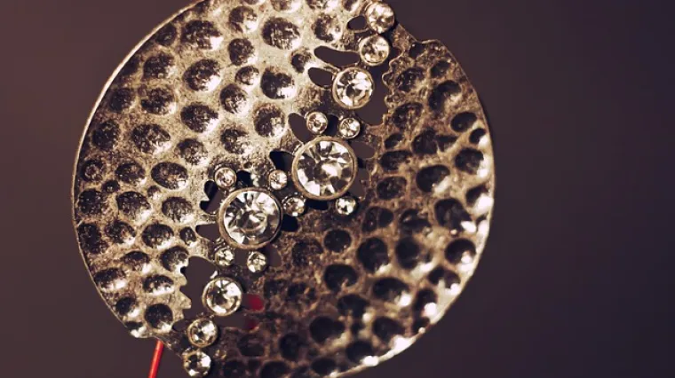 Kako očistiti srebrni nakit sa cirkonima?