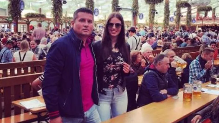 Tko je tajanstveni poduzetnik kojeg ljubi Ivana Knoll? Antu vješto krije od javnosti, ali stare fotke su nam puno su toga otkrile