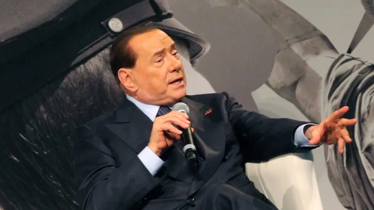 Berlusconi nogometašima: 'Ako pobijedite, dovest ću vam autobus pun prostitutki'