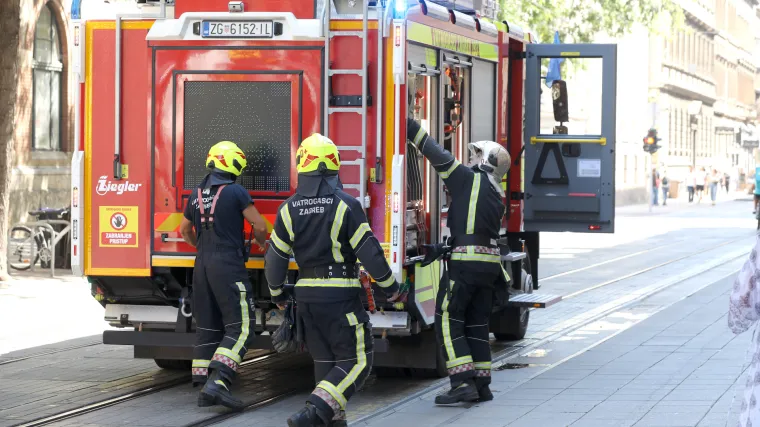 U ranu zoru planulo u policijskoj postaji u Zagrebu. Dimilo se i s 4. i 5. kata