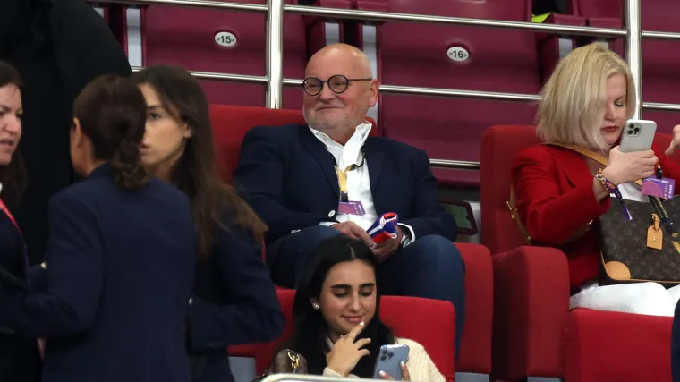 Zlatko Mate&scaron;a uhvaćen s 12 godina mlađom epidemiologinjom Dijanom Mayer na stadionu u Kataru: Čini se odlično raspoložen