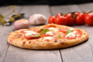 Kako se priprema brzo tijesto za pizzu sa suhim kvascem?