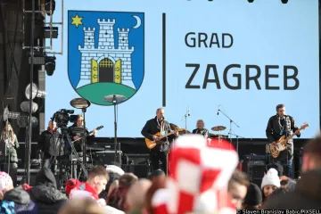 Zagrebački trg obojen u kockice, navijači pristižu četiri sata prije službenog početka dočeka