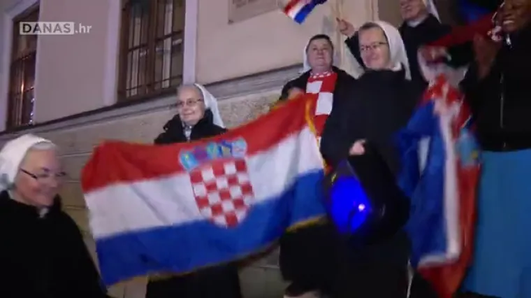 VIDEO I časne dočekale Vatrene u Zagrebu. Poručuju jedno: 'Neka pati koga smeta'