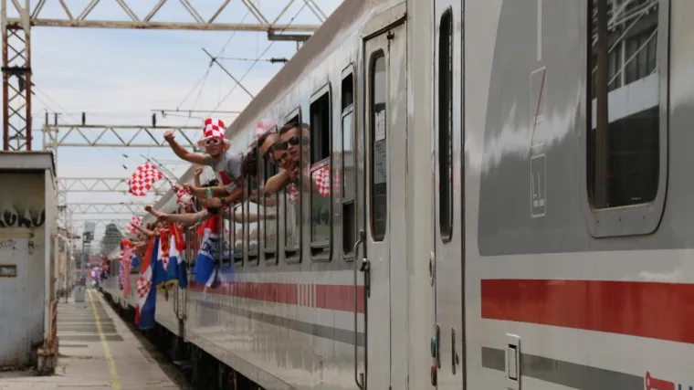 HŽ iznenađen pobjedom Vatrenih? Nisu osigurali putnički vlak kao 2018., ali imaju alternativu