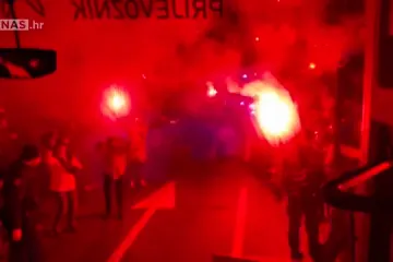 Izbornik Dalić podijelio snimke iz autobusa reprezentcije koja putuje na trg