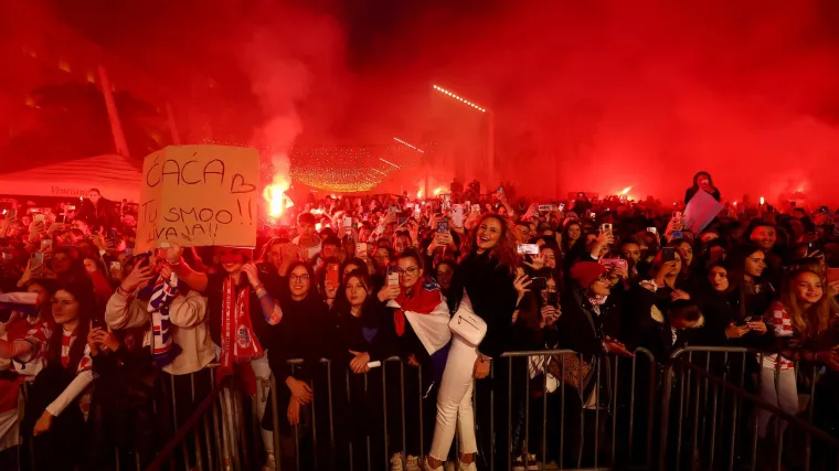 Treći dan slavlja diljem Hrvatske! Ponos na licima navijača i nogometa&scaron;a! Pogledajte atmosferu