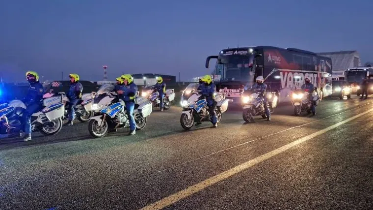 Policija objavila koliko je ljudi dočekalo Vatrene. Nekima pozlilo, neki se i opekli