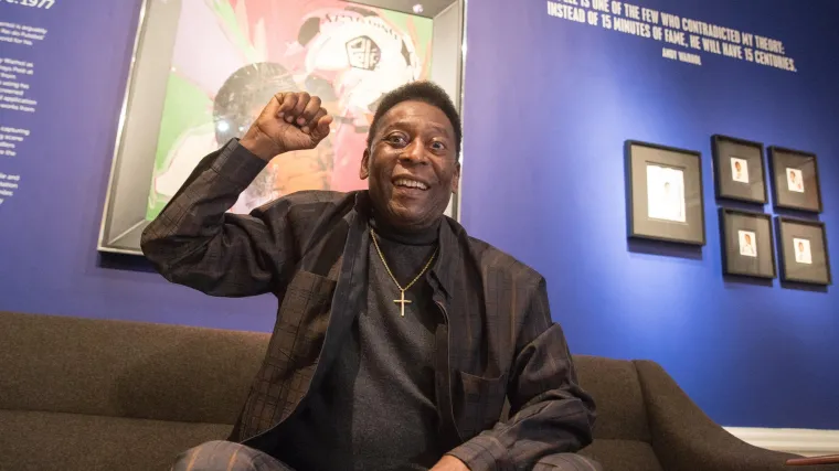 Nogometni svijet uz legendu: Pele će u bolnici dočekati Božić, a njegovo stanje se pogor&scaron;alo