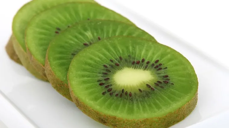 Recept za osvježavajući voćni kolač s kivijem