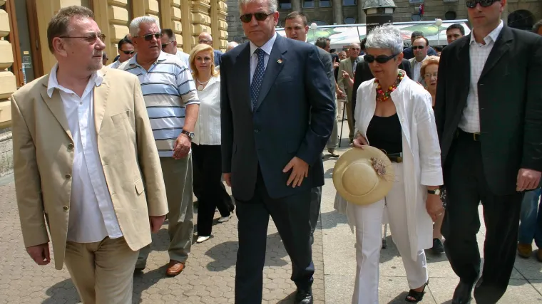 Ovo je Kolinda danas, a sjećate li se kako je izgledala u doba kad se nije odvajala od Sanadera? Mnogi će se iznenaditi