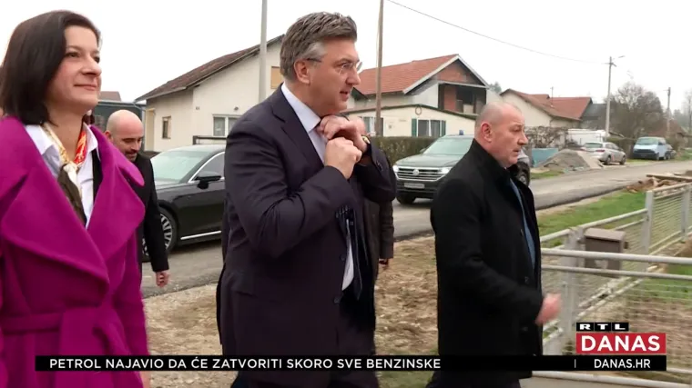 Premijer neće komentirati spekulacije: 'Mene love u ofsajdu već šest godina pa ništa, neće ni sada'